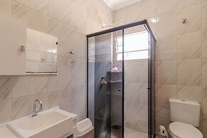 Casa Tem Tica com Piscina e Churrasqueira