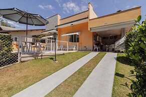 Casa Tem Tica com Piscina e Churrasqueira