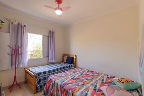 Casa Tem Tica com Piscina e Churrasqueira