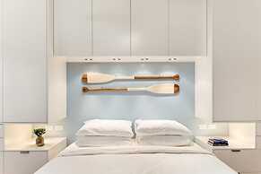 Beachside Living in Modern 2 Bedroom Apartment