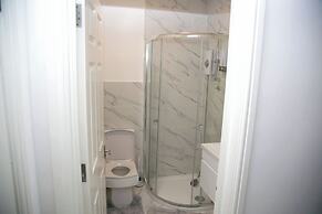 2 Bed Flat - Sleeps 3 - Wifi - Parking