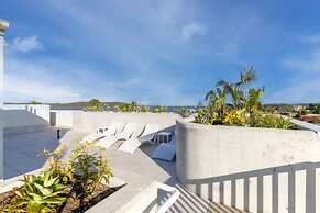 Bay View 2-bedroom Apartment With BBQ
