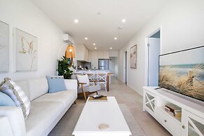 Bay View 2-bedroom Apartment With BBQ