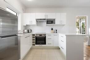 Seaside 1-bed Stay Near Cafes & Attractions