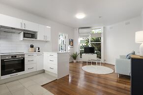 Seaside 1-bed Stay Near Cafes & Attractions