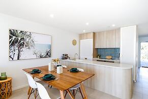 Exquisite 1-bed Apartment With Bay Views
