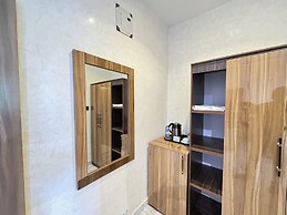 Silver Gate Hotel and Suites