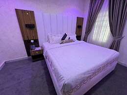 Silver Gate Hotel and Suites