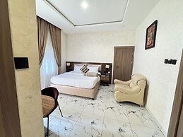 Silver Gate Hotel and Suites