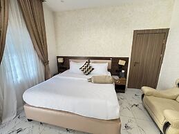 Silver Gate Hotel and Suites