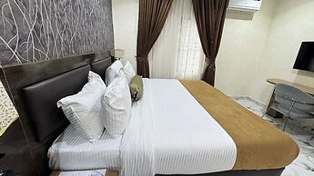 Silver Gate Hotel and Suites
