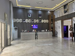 Silver Gate Hotel and Suites