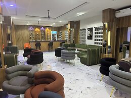 Silver Gate Hotel and Suites