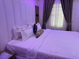 Silver Gate Hotel and Suites