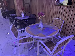 Silver Gate Hotel and Suites