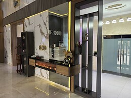 Silver Gate Hotel and Suites