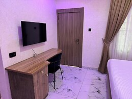 Silver Gate Hotel and Suites
