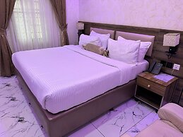 Silver Gate Hotel and Suites