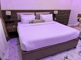 Silver Gate Hotel and Suites