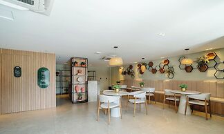 Beachfront Condo Studios With Pool in Bessa Beach - Gses