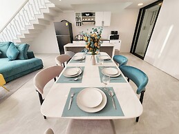 Unique Pool Slide Access Townhouse