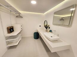 Unique Pool Slide Access Townhouse