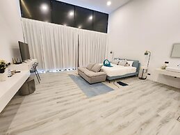 Unique Pool Slide Access Townhouse