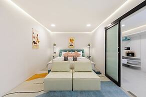 Unique Pool Slide Access Townhouse