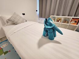 Unique Pool Slide Access Townhouse