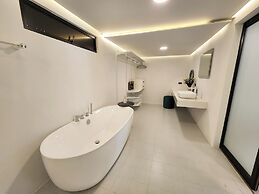 Unique Pool Slide Access Townhouse