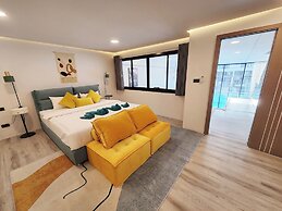 Unique Pool Slide Access Townhouse