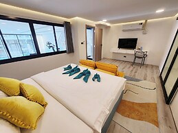 Unique Pool Slide Access Townhouse