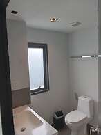 Large Corner Apt-1BR T1 207