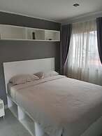 Large Corner Apt-1BR T1 207