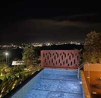 Sky View Luxury Pool Villa Suratthani