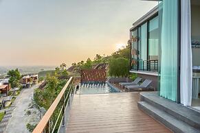 Sky View Luxury Pool Villa Suratthani