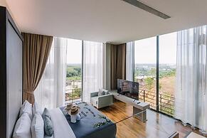 Sky View Luxury Pool Villa Suratthani