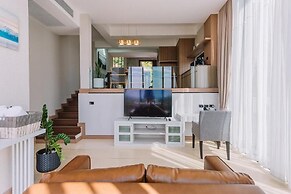 Sky View Luxury Pool Villa Suratthani