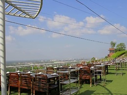 Sky View Luxury Pool Villa Suratthani