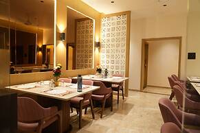 Hotel The Grand Om Krishna