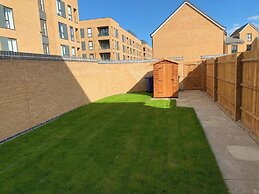 4bed House - Direct Links Into Central London
