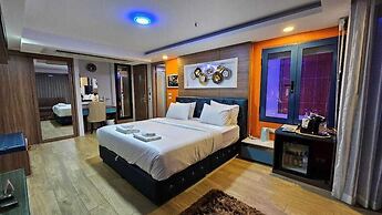 OYO 75592 Blue Tel Residence