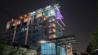 OYO 75592 Blue Tel Residence