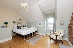 Characterful City Maisonette for 4