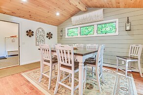 Hike, Leaf-peep, Ski: Hideaway w/ Private Hot Tub!