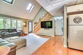 Hike, Leaf-peep, Ski: Hideaway w/ Private Hot Tub!