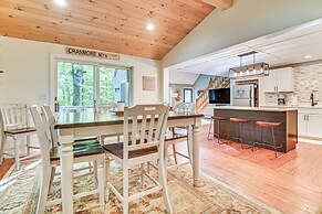 Hike, Leaf-peep, Ski: Hideaway w/ Private Hot Tub!
