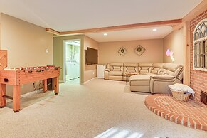 Hike, Leaf-peep, Ski: Hideaway w/ Private Hot Tub!