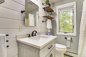 Hike, Leaf-peep, Ski: Hideaway w/ Private Hot Tub!