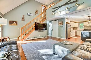 Hike, Leaf-peep, Ski: Hideaway w/ Private Hot Tub!
